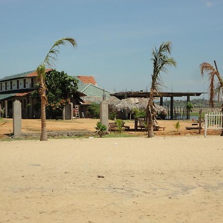Yoho Hotel Arugambay Beach Inn Arugam Bay Exterior foto